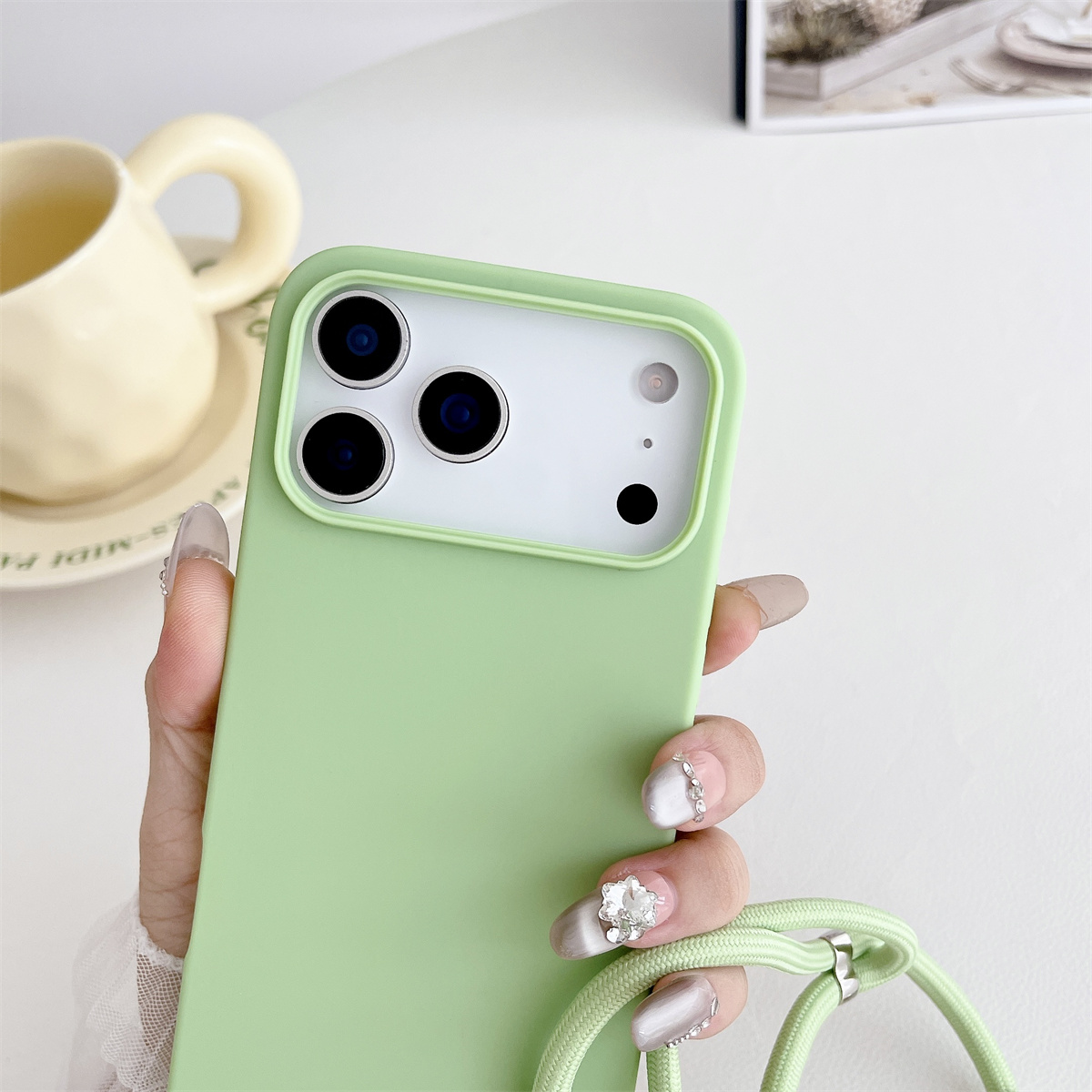 Crossbody الحبل السائل سيليكون - مراجعة Silicone Liquid Case وسعره