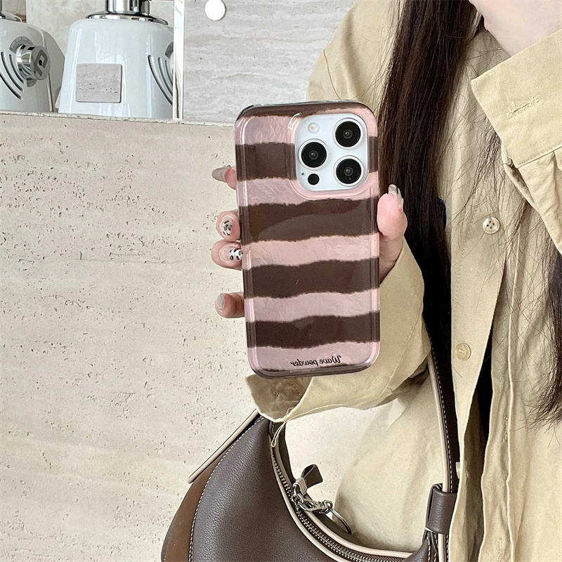 غطاء هاتف صلب بنمط خطوط بنية و - مراجعة Phone Cases Brown وسعره
